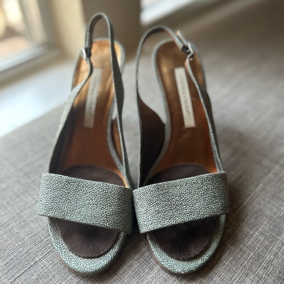 Cynthia Vincent Leather Slingback heels, light green printed - Picture 2 of 12